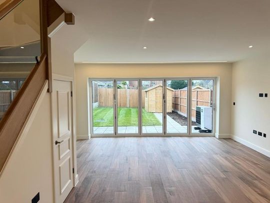 3 bedroom end of terrace house to rent - Photo 1