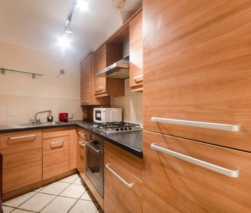 Room in a Shared Flat, Merton Road, SW19 - Photo 5