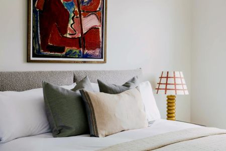 Extra Large 1 Bedroom - Photo 2