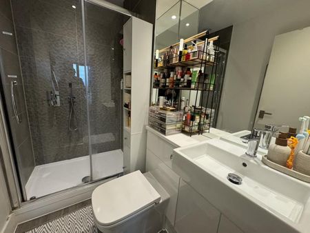 Fairfield Avenue, Staines, Surrey, TW18 - Photo 3