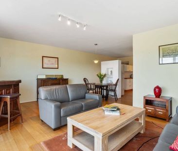 Sunset Views Wembley Apartment - Photo 1