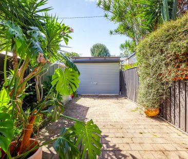 Perfectly Located Two Bedroom Terrace - Photo 5