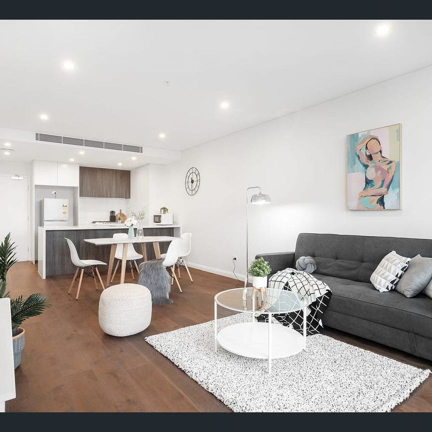 Fully Furnished Apartment at the heart of Wolli Creek - Photo 1