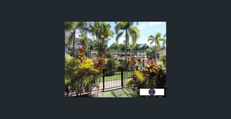 Stylish Inner-City Apartment with Dual Courtyards - Photo 4