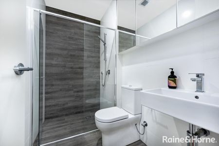 Contemporary Two Bedroom Apartment In The Heart of Marrickville - Photo 4