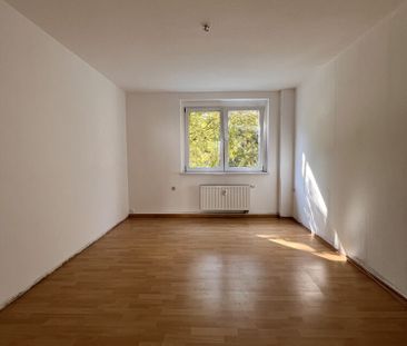 Renovierte 2-Zi.-Wohnung mit Balkon, im Erdgeschoss - Photo 2