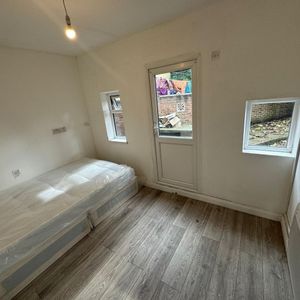 Room in a Shared House, Lyon Park Avenue, HA0 - Photo 2