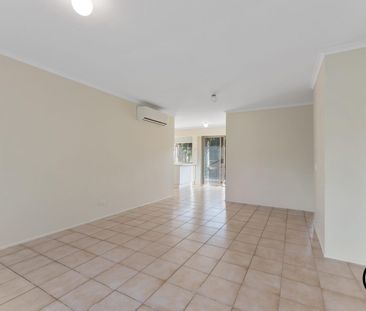 Cosy home in the heart of Oxenford - Photo 1