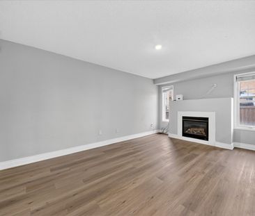 For Lease - 939 Miller Park Avenue, Bradford West Gwillimbury, Ontario - Photo 2