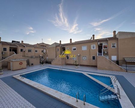 APARTMENT WITH 2 BEDROOMS AND 1 BATHROOM IN TORREVIEJA - Photo 4