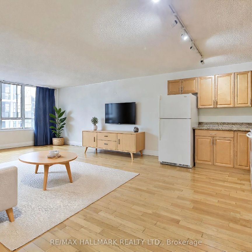 633 Bay Street #1805 - Photo 1