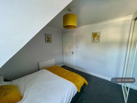 1 bedroom in a house share to rent - Photo 5