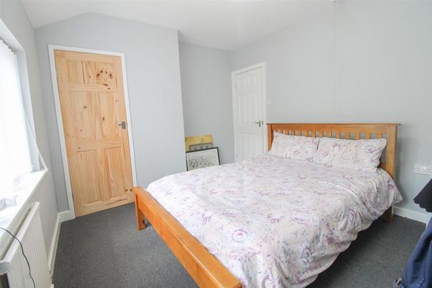 2 bedroom end of terrace house to rent - Photo 1