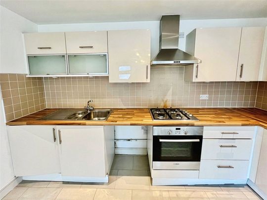 2 bedroom apartment to rent High Street, Poole, Dorset, BH15 - Photo 1