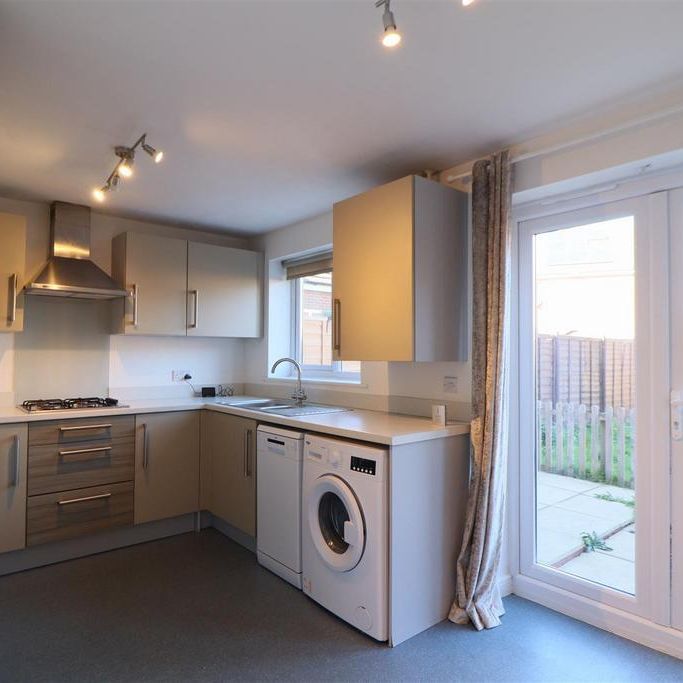 3 bedroom semi-detached house to rent - Photo 1