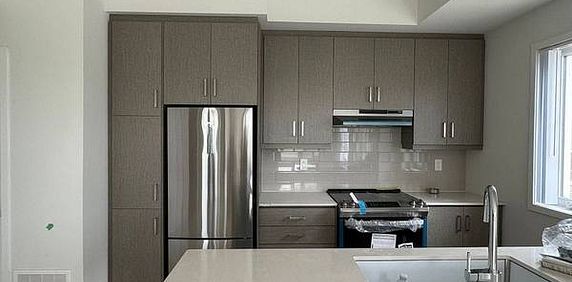 HWY7/JANE Brand New Modern 3Bdrm Corner Townhouse Near Subway, School - Photo 2