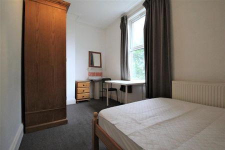 1 bedroom in a house share to rent - Photo 2