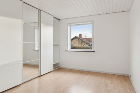 Indflytningsklar villa med skøn have, Viby J - Photo 5