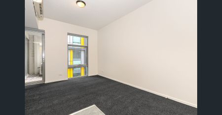 Updated 2 bedroom apartment - Photo 2