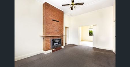 Two Bedroom Bungalow - Photo 2