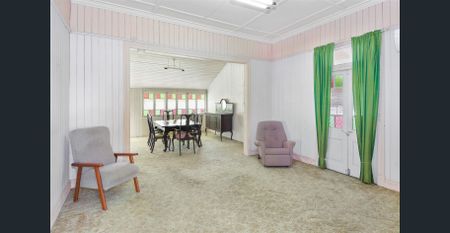 Charming Queenslander with Period Character - Your Ideal Family Retreat - Photo 3