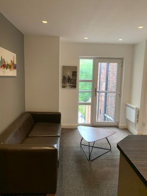 4 bedroom flat to rent - Photo 1