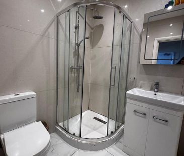 4 bedroom flat to rent - Photo 4