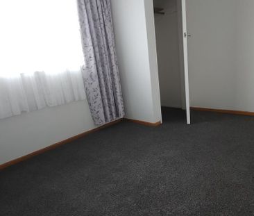 Standalone sunny 2 bed house in a great location - Photo 3