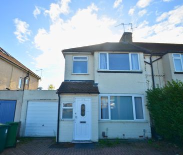 3 bedroom Semi-detached house to rent - Photo 4