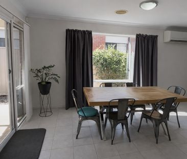 Modern & Spacious Family Home in a Quiet Location - Photo 2