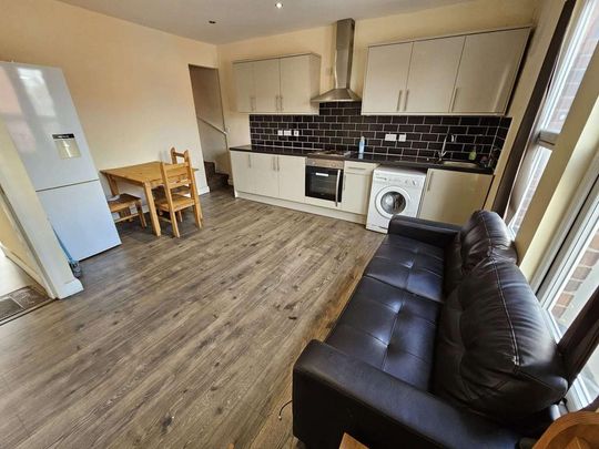 2 bedroom semi-detached house to rent - Photo 1