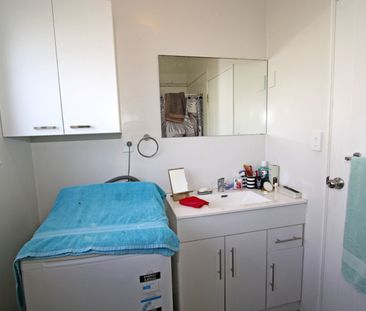 1/4 Kenmore Street, Westown - Photo 6