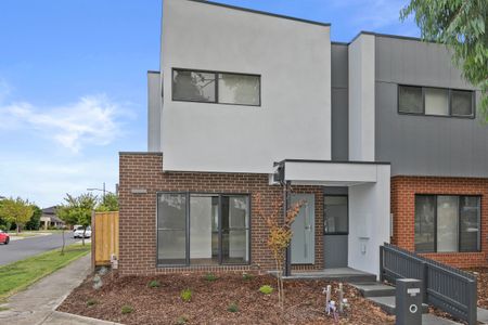 Modern Family Home - Photo 2