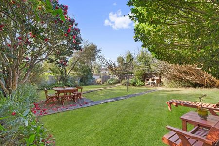 LARGE RENOVATED 4 BEDROOM HOME - Photo 3