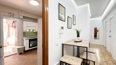 Room in a shared 6-bedroom apartment for rent in Fuente del Berro, all bills included, suitable for students and professionals - Photo 4