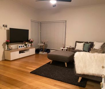 THREE BEDROOM FAMILY HOME - GARDENER INCLUDED - Photo 2