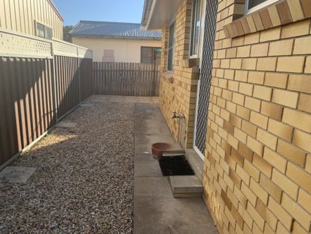 SOUTH TAMWORTH - Tucked Away Three Bedroom Unit - Photo 4