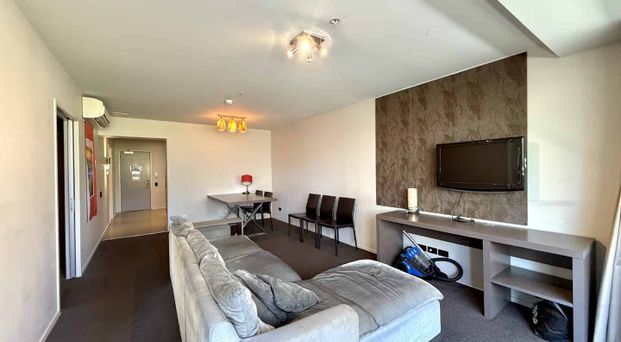 Spacious 2 bedrooms Furnished Apartment - Photo 1