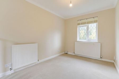 4 bedroom detached house to rent - Photo 4