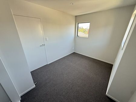 Modern 2-Bedroom Townhouse for Lease - Photo 3