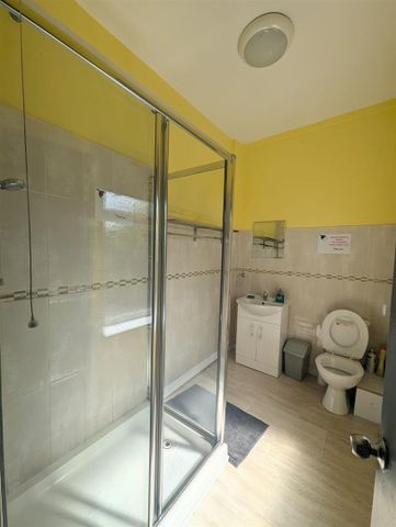 1 Beds - Property - - Photo 4