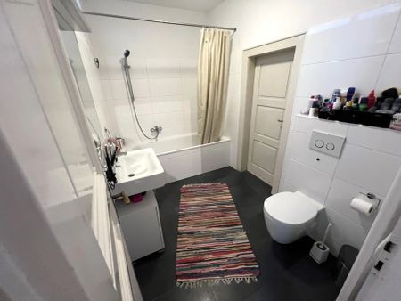 Lichtdurchflutete Altbauwohnung mit Terrasse für stilvolles Stadtleben - Photo 5