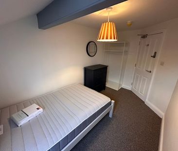 *One room available* 6 bedroom house - Photo 2