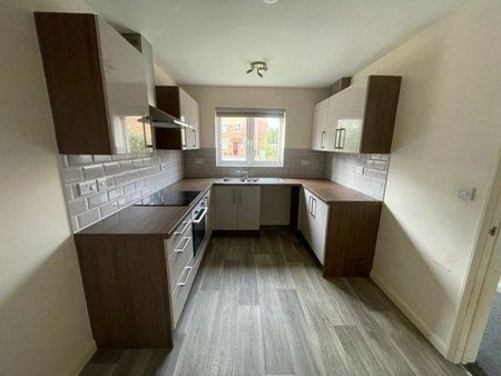 5 bedroom semi-detached house to rent - Photo 3