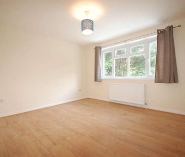 Pine Close, Southgate, N14 - Photo 1