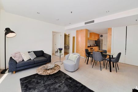 Comfortable 1-bedroom apartment near RMIT University - Photo 3