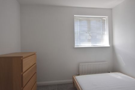 2 Bedroom Apartment - Photo 2