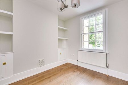 This charming period house is a contemporary family home set over 3 floors. Not suitable for sharers. - Photo 5