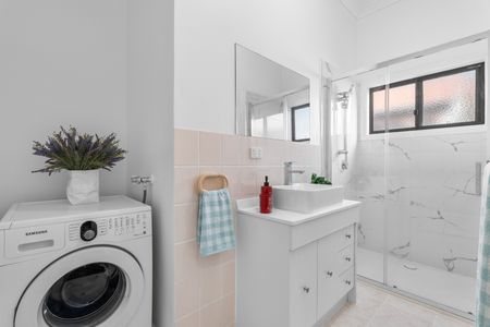 17 Mavho St, Bentleigh VIC 3204 - House For Rent | Domain - Photo 3