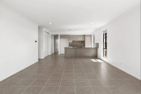 Spacious Family Home - Photo 2